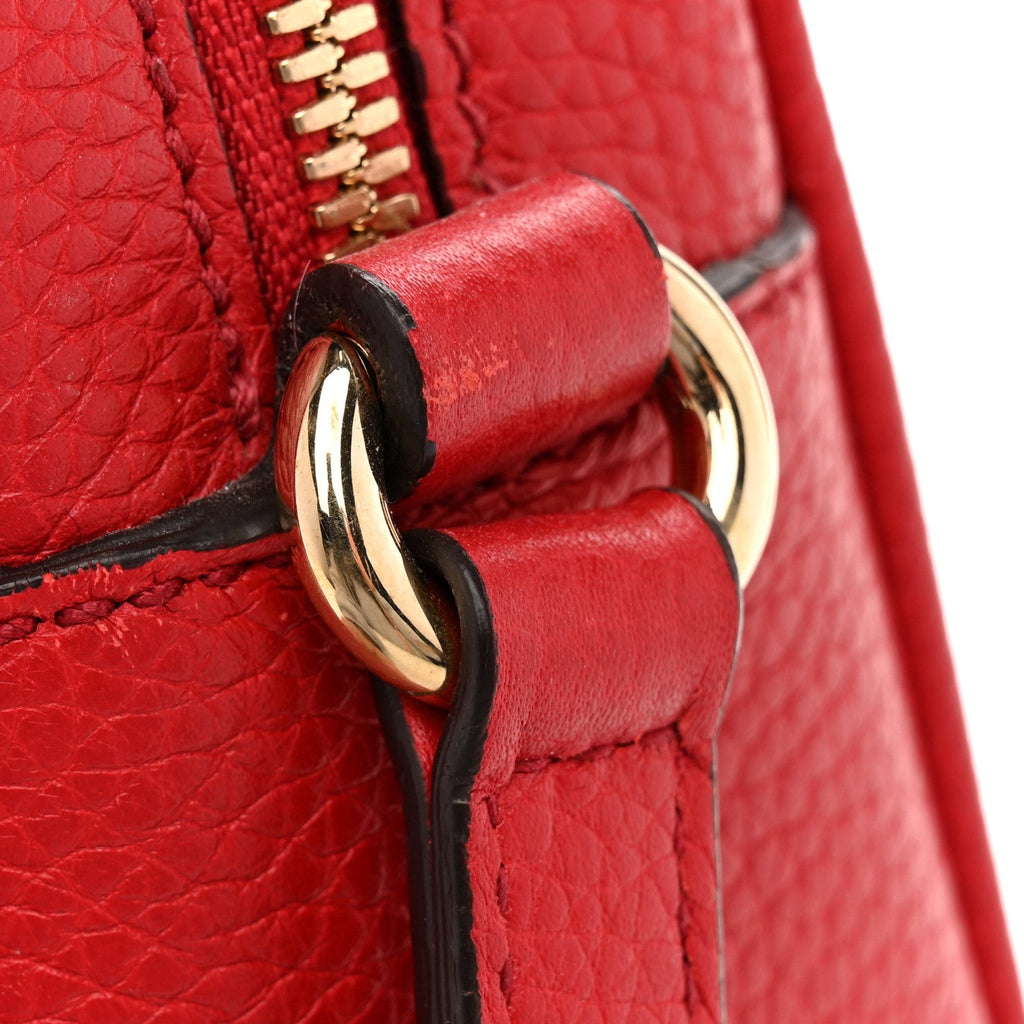 Pebbled Calfskin Small Soho Disco Bag Tabasco Red product image 12, provided for visual reference and product detail review