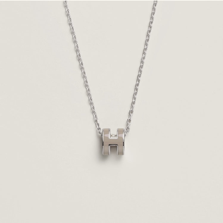 Hermes Mini Pop Grey 18K Gold Necklace product image 2, provided for visual reference and product detail review