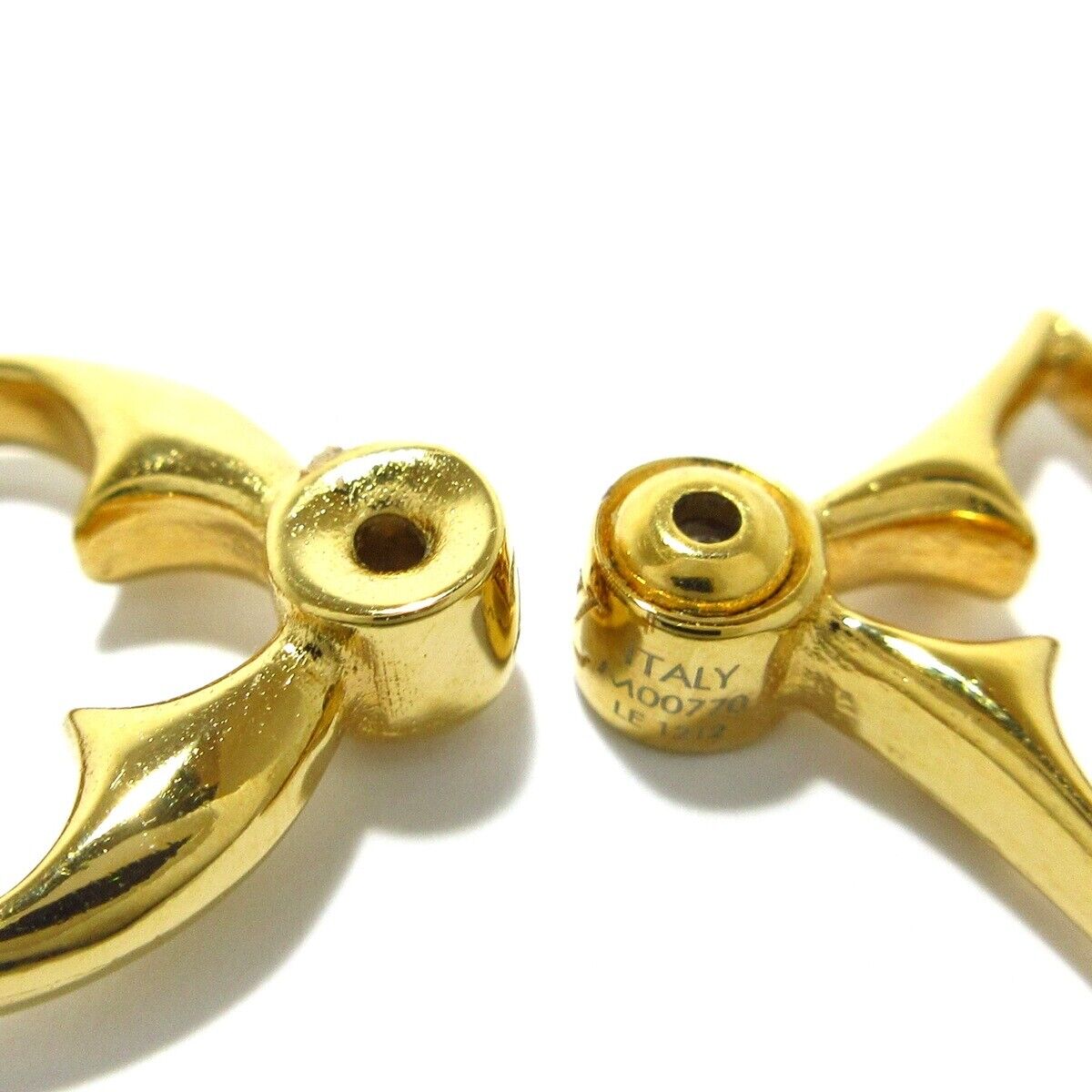 Louis Vuitton Flower Gram 18K Gold Earrings product image 4, provided for visual reference and product detail review