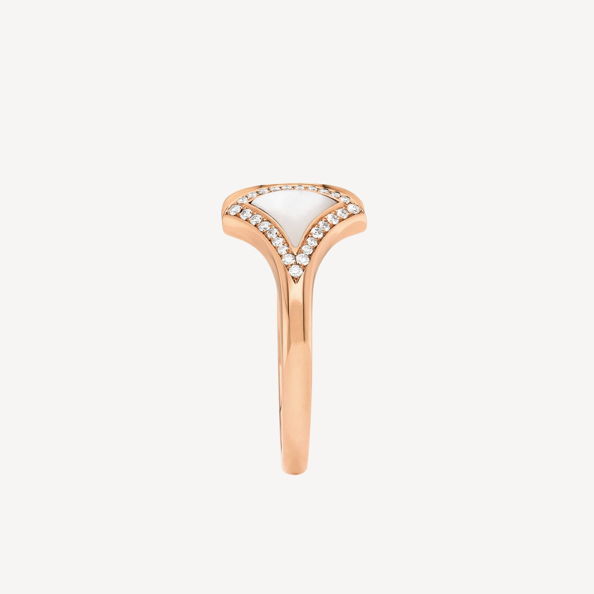 Bvlgari BVLGARI Dream Pearl 18K Gold Ring product image 3, provided for visual reference and product detail review