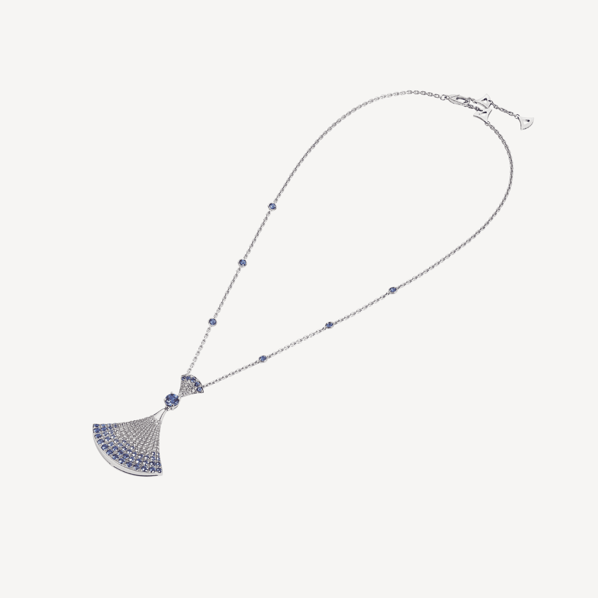 Bvlgari DIVAS' DREAM Blue Diamonds 18K Gold Necklace product image 2, provided for visual reference and product detail review