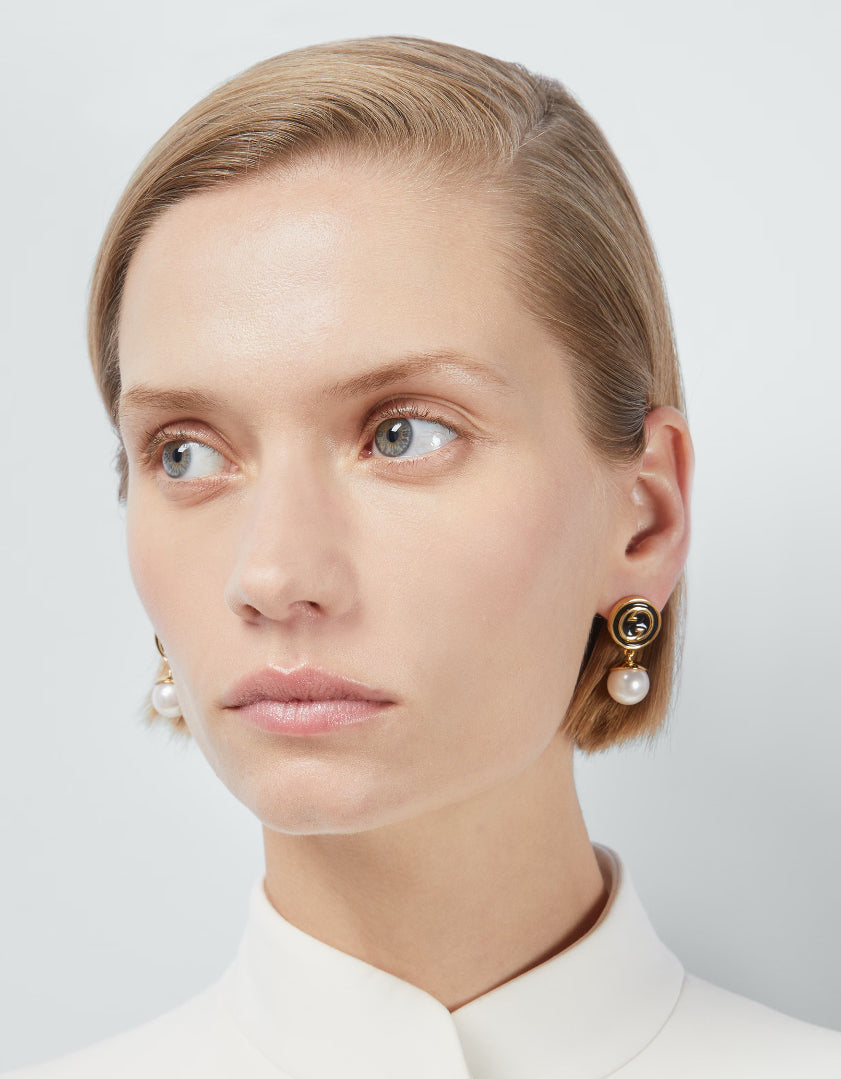 Gucci Double Blondie Pendant 18K Gold Earrings product image 3, provided for visual reference and product detail review