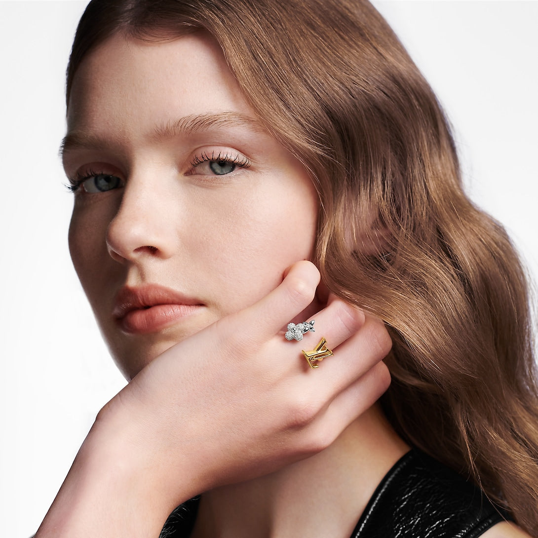 Louis Vuitton Gram 18K Gold Ring product image 3, provided for visual reference and product detail review