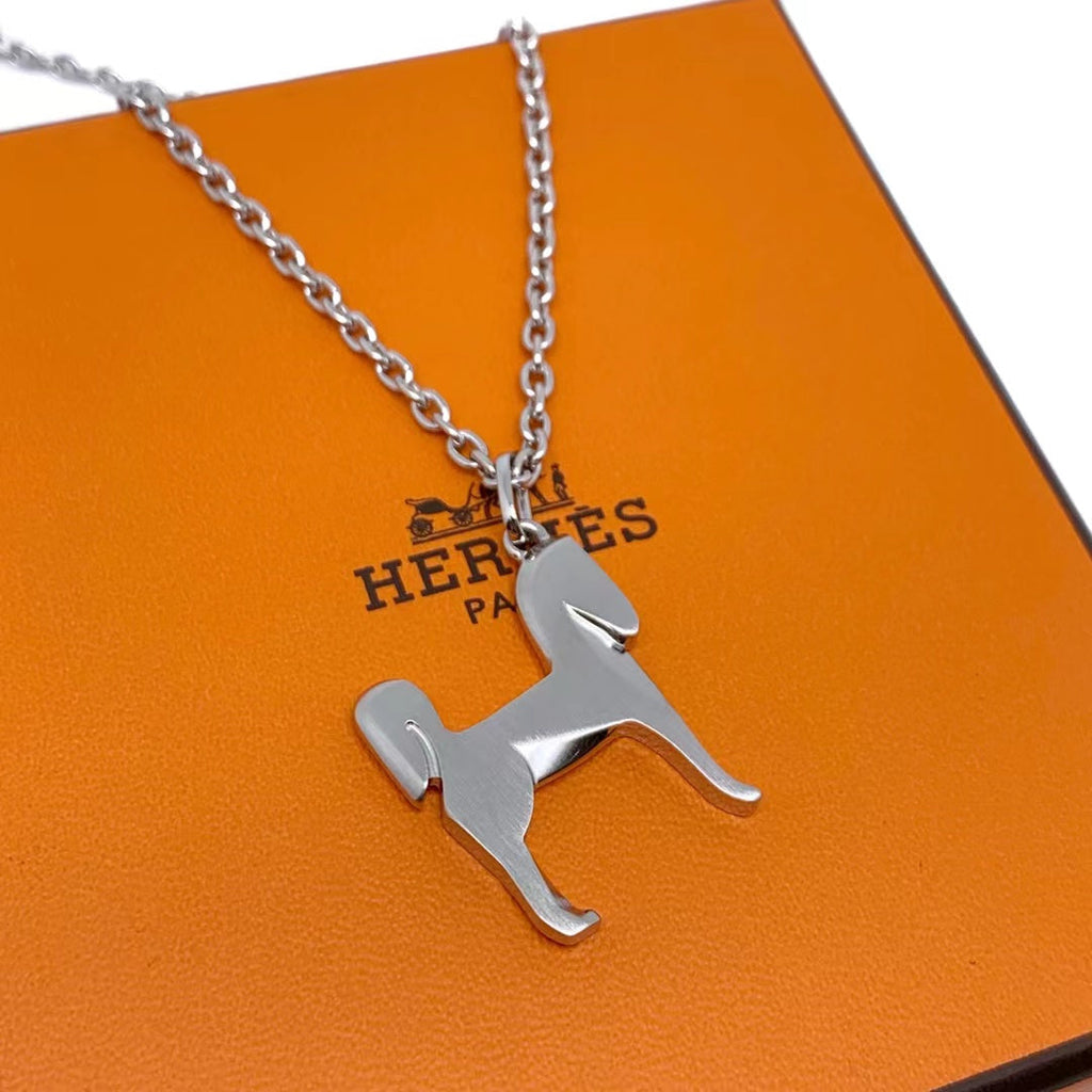 Hermes Panache Pendant 18K Gold Necklace product image 2, provided for visual reference and product detail review