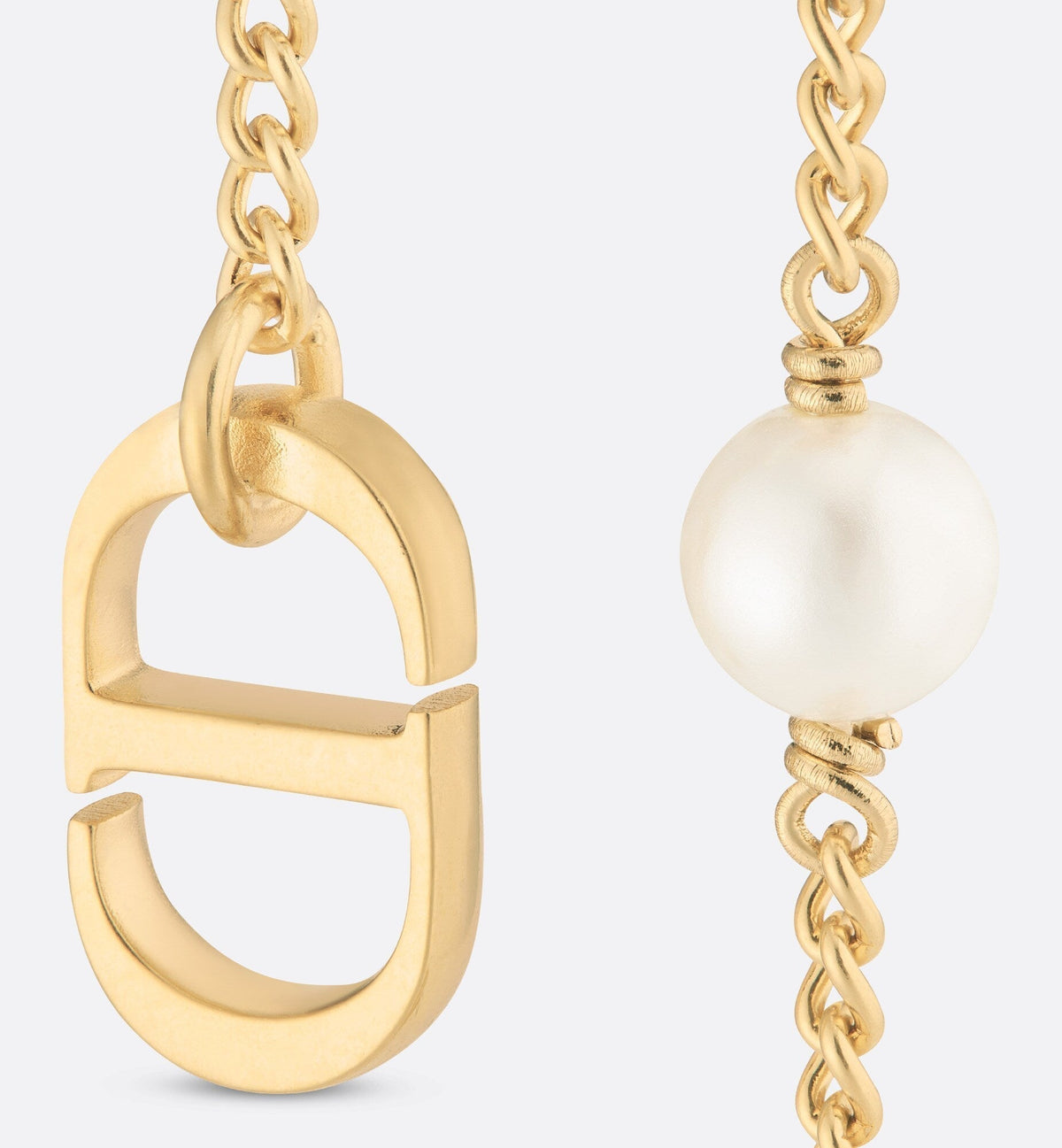 Dior 30 Montaigne 18K Gold Earrings product image 2, provided for visual reference and product detail review