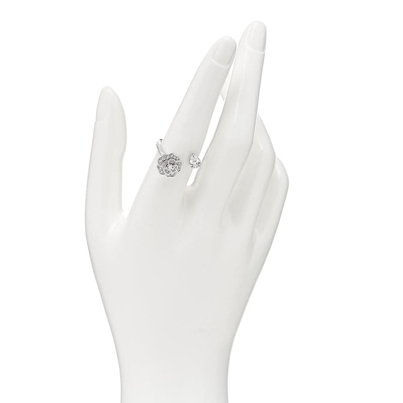 Chanel Diamond Camelia Precieux 18K Gold Ring product image 3, provided for visual reference and product detail review