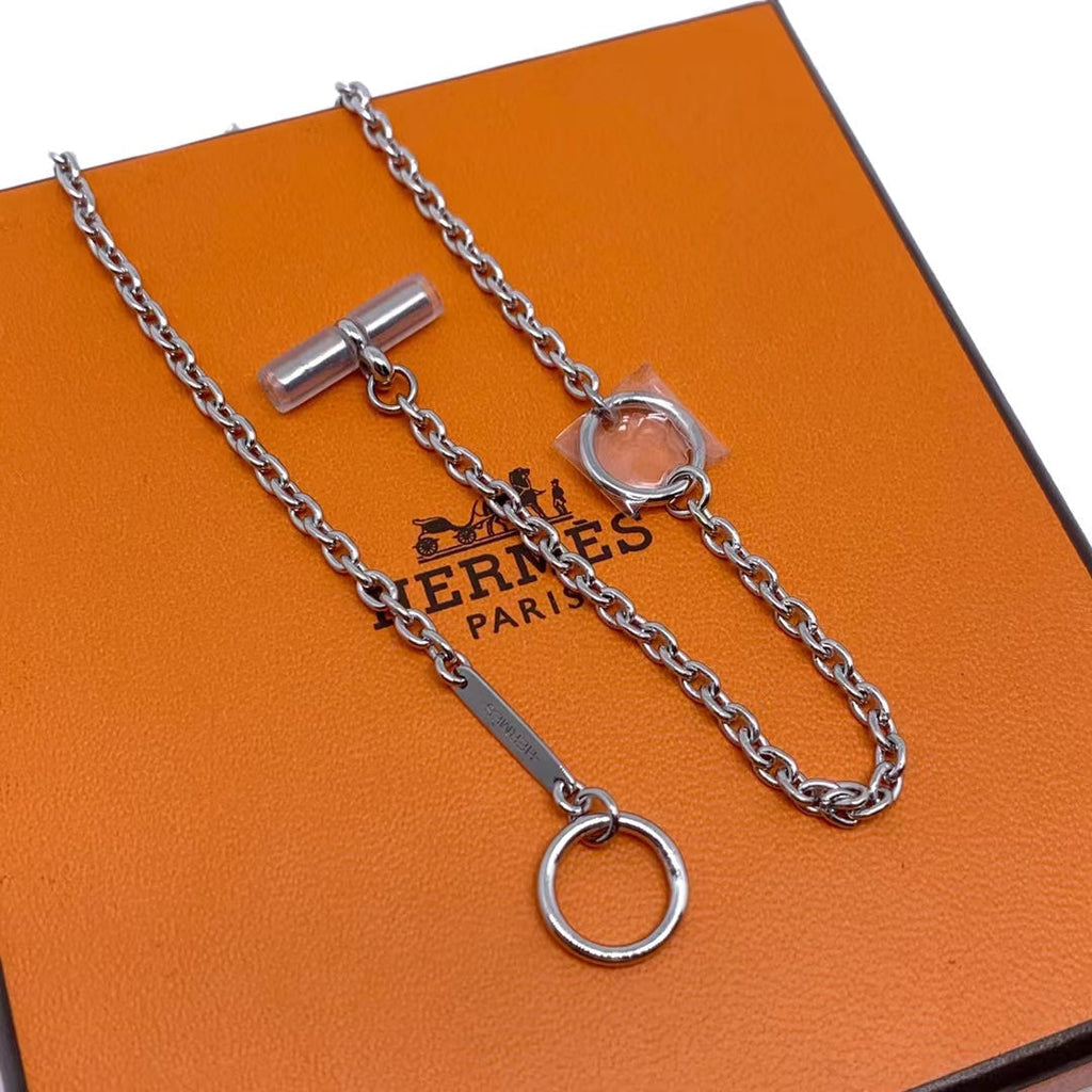 Hermes Panache Pendant 18K Gold Necklace product image 8, provided for visual reference and product detail review