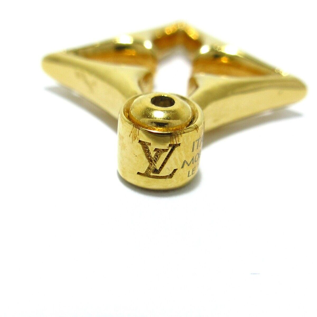 Louis Vuitton Flower Gram 18K Gold Earrings product image 3, provided for visual reference and product detail review