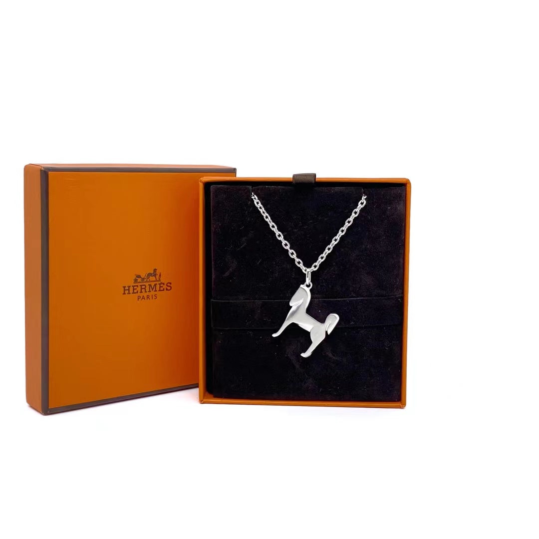 Hermes Panache Pendant 18K Gold Necklace product image 7, provided for visual reference and product detail review