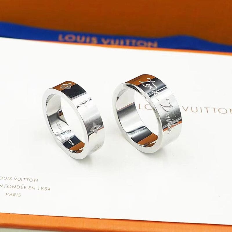 Louis Vuitton You & Me Set of 2 18K Gold Ring product image 3, provided for visual reference and product detail review
