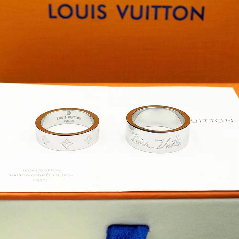 Louis Vuitton You & Me Set of 2 18K Gold Ring product image 2, provided for visual reference and product detail review