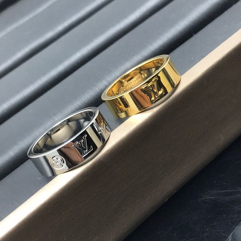 Louis Vuitton Instinct Set of Two 18K Gold Ring product image 7, provided for visual reference and product detail review