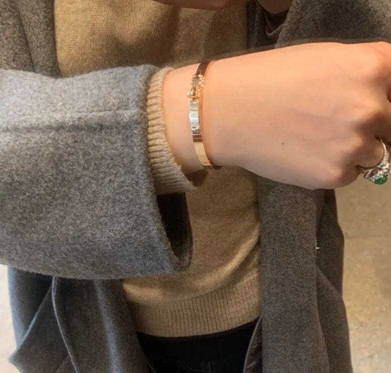 Hermes Kelly 18K Yellow Gold Bracelet product image 3, provided for visual reference and product detail review