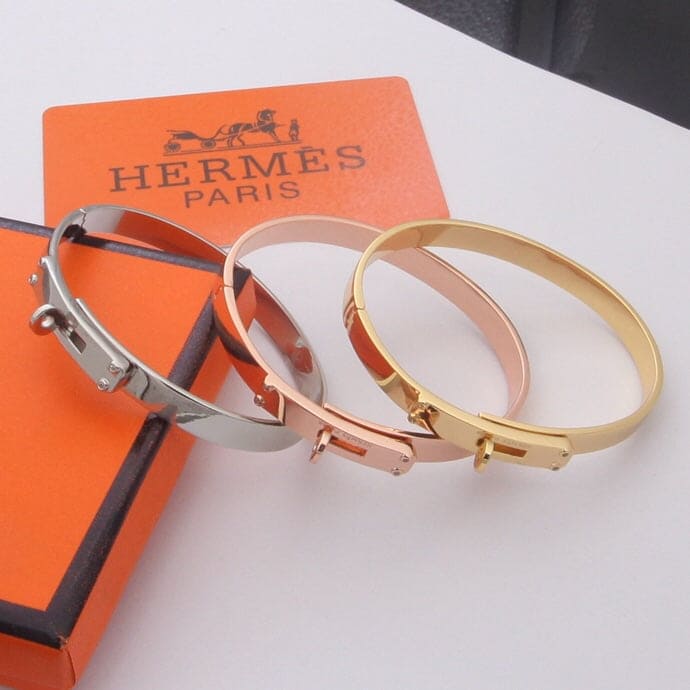Hermes Kelly 18K Yellow Gold Bracelet product image 6, provided for visual reference and product detail review