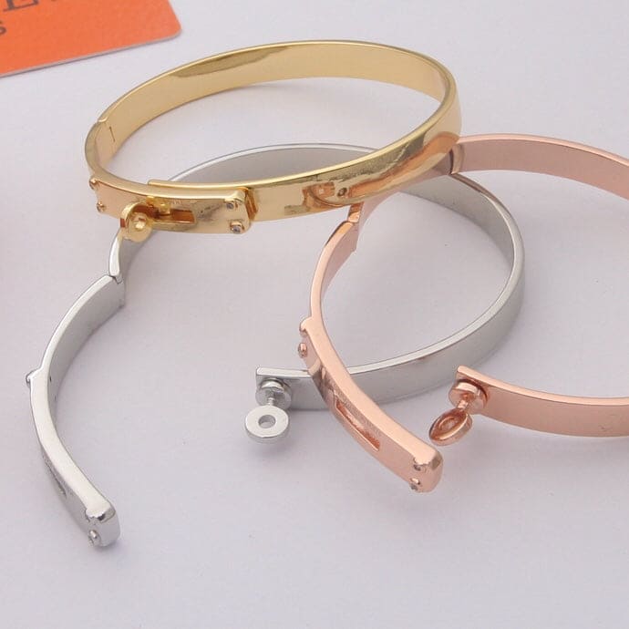 Hermes Kelly 18K Yellow Gold Bracelet product image 7, provided for visual reference and product detail review