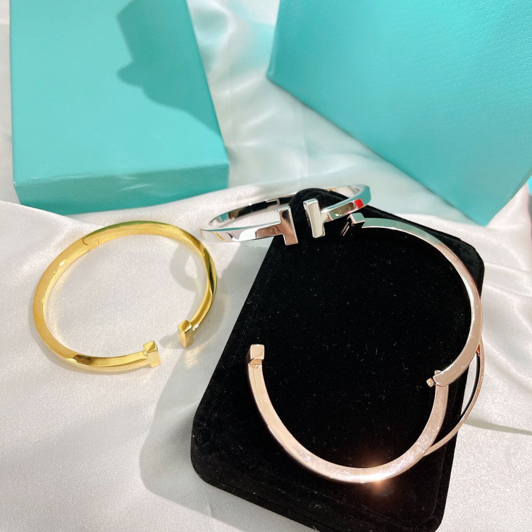 Tiffany Square 18K Gold Bracelet product image 8, provided for visual reference and product detail review