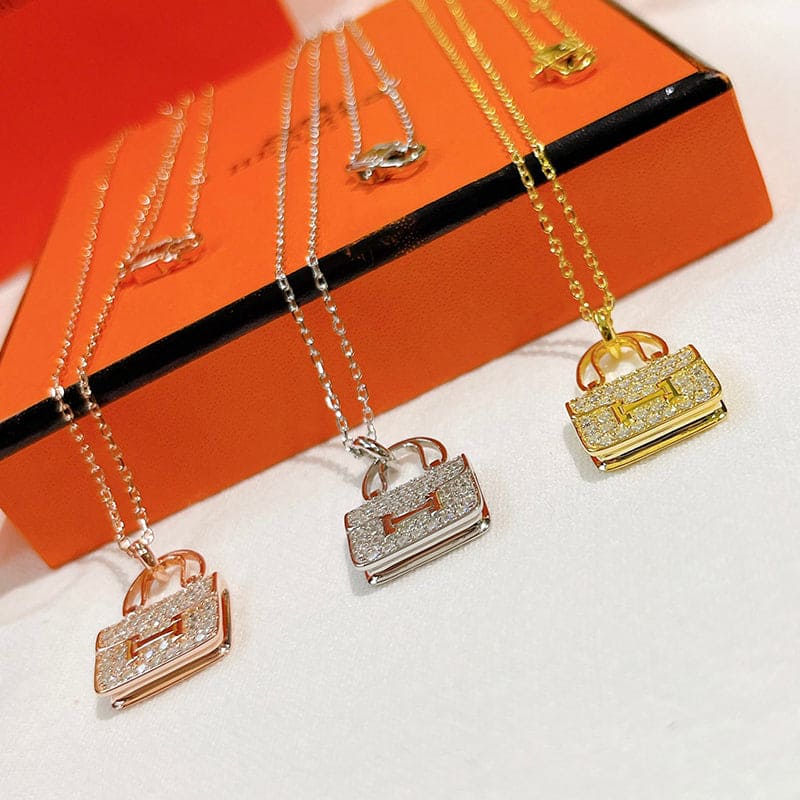 Hermes Amulettes Constance Pendant 18K Gold Necklace product image 4, provided for visual reference and product detail review