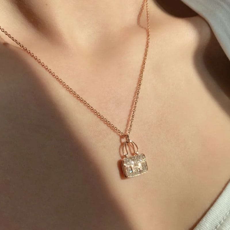 Hermes Amulettes Constance Pendant 18K Gold Necklace product image 2, provided for visual reference and product detail review