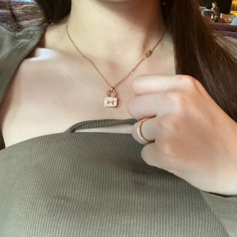 Hermes Amulettes Constance Pendant 18K Gold Necklace product image 5, provided for visual reference and product detail review