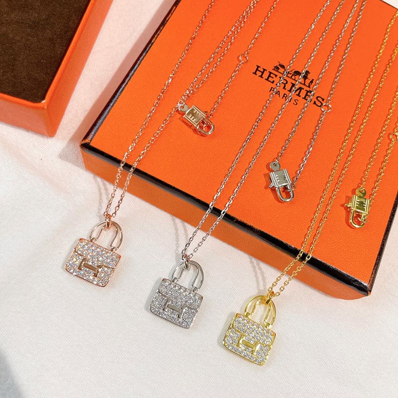Hermes Amulettes Constance Pendant 18K Gold Necklace product image 6, provided for visual reference and product detail review
