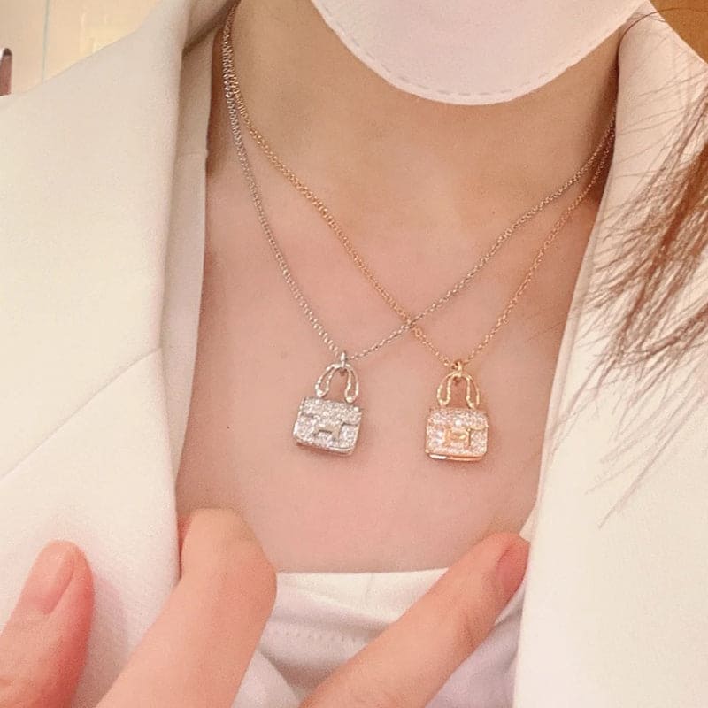 Hermes Amulettes Constance Pendant 18K Gold Necklace product image 3, provided for visual reference and product detail review