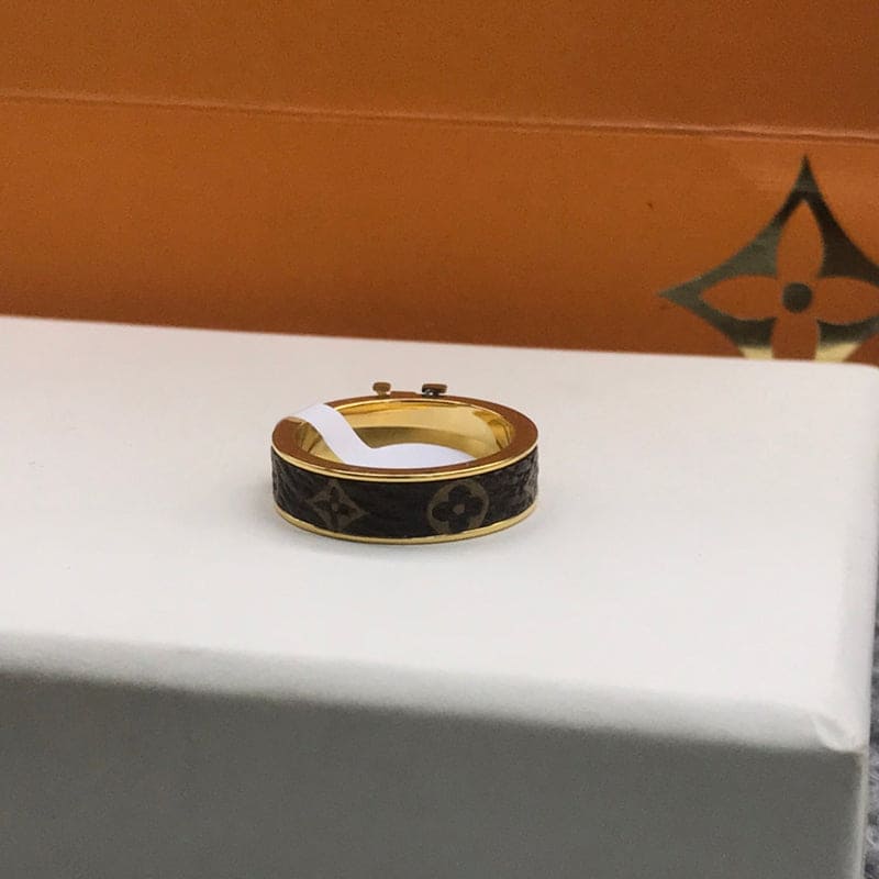 Louis Vuitton Leather Set of Two 18K Gold Ring product image 6, provided for visual reference and product detail review