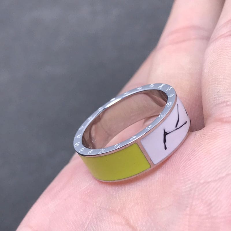 Louis Vuitton Colours 18K Gold Ring product image 4, provided for visual reference and product detail review