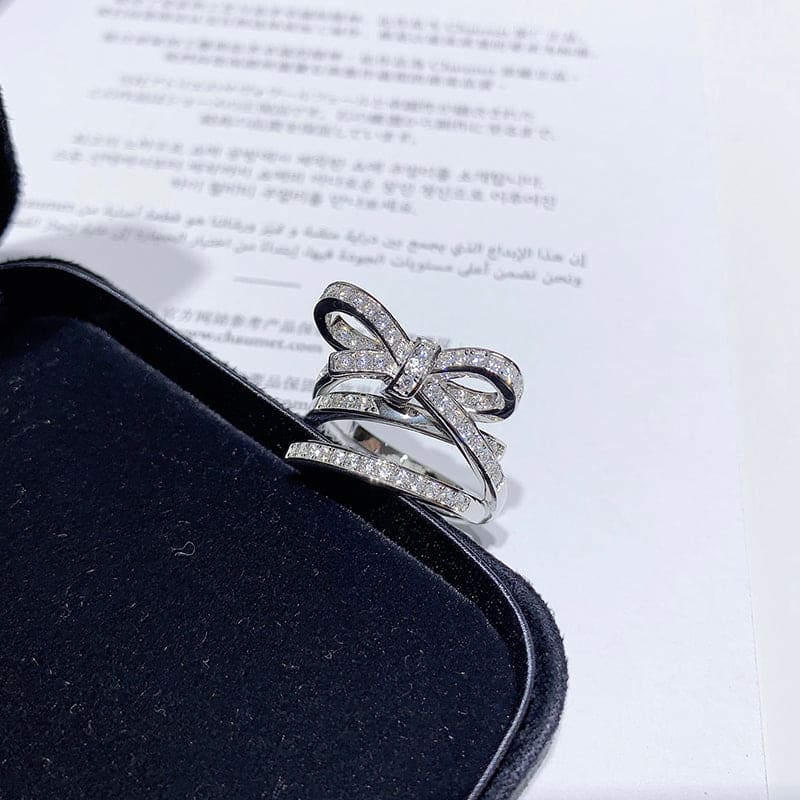 Chanel Diamonds Knot 18K Gold Ring product image 2, provided for visual reference and product detail review