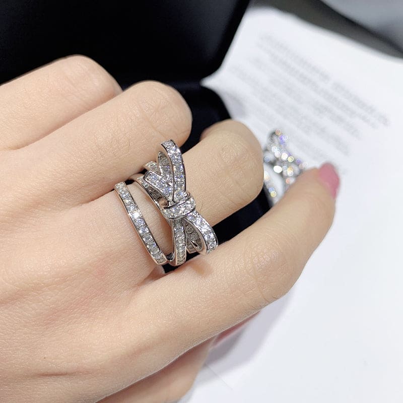 Chanel Diamonds Knot 18K Gold Ring product image 5, provided for visual reference and product detail review