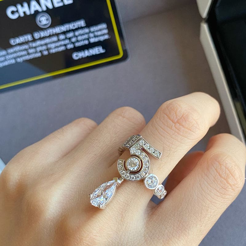 Chanel Diamond No.5 Drop 18K Gold Ring product image 3, provided for visual reference and product detail review