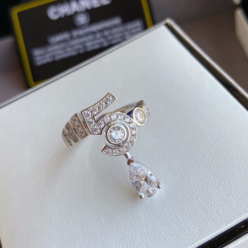 Chanel Diamond No.5 Drop 18K Gold Ring product image 2, provided for visual reference and product detail review