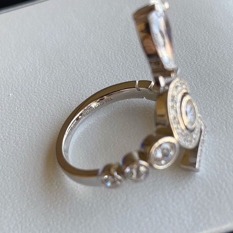 Chanel Diamond No.5 Drop 18K Gold Ring product image 5, provided for visual reference and product detail review