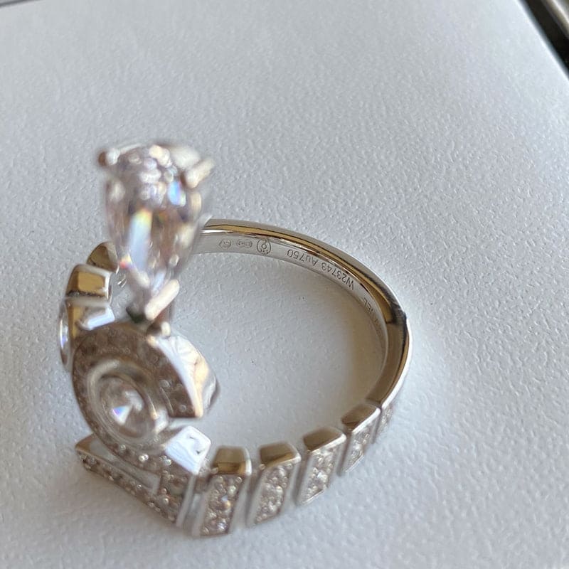 Chanel Diamond No.5 Drop 18K Gold Ring product image 6, provided for visual reference and product detail review