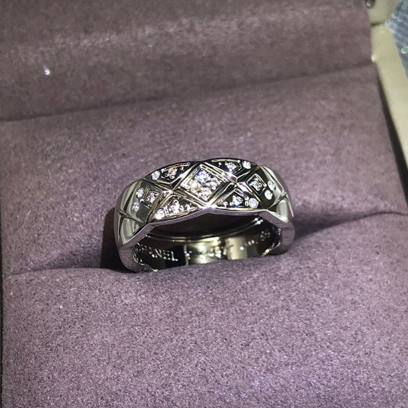 Chanel Coco Crush Diamonds 18K White Gold Ring product image 3, provided for visual reference and product detail review