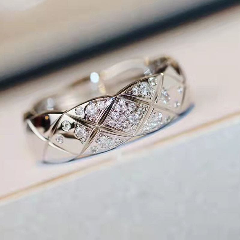 Chanel Coco Crush Diamonds 18K White Gold Ring product image 2, provided for visual reference and product detail review