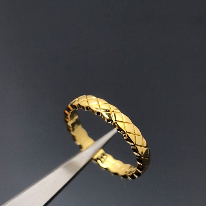 Chanel Coco Crush Mini 18K Gold Ring product image 5, provided for visual reference and product detail review