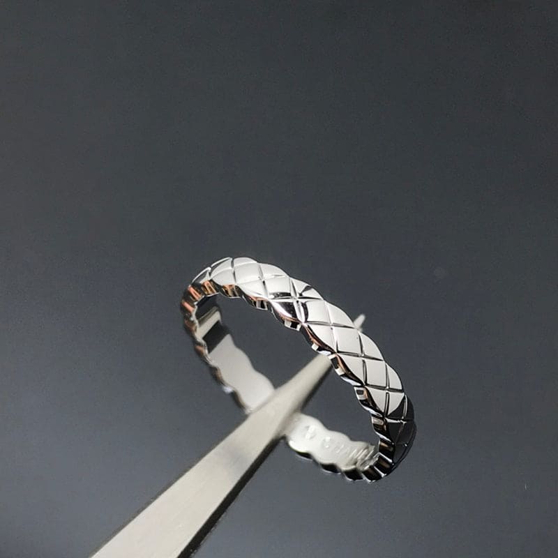 Chanel Coco Crush Mini 18K Gold Ring product image 7, provided for visual reference and product detail review