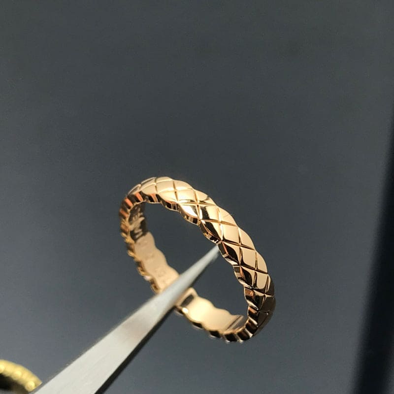 Chanel Coco Crush Mini 18K Gold Ring product image 6, provided for visual reference and product detail review