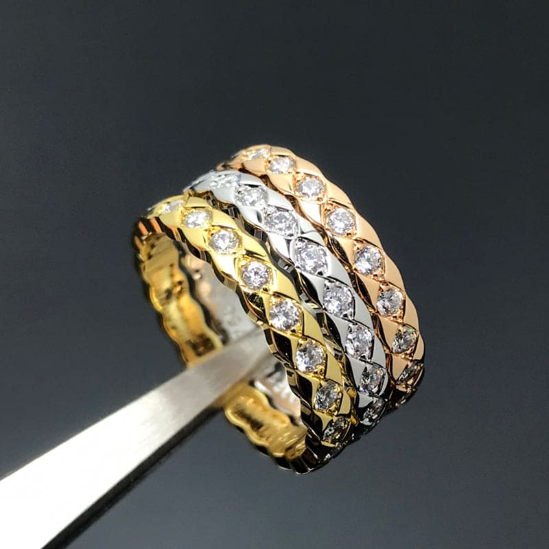 Chanel Coco Crush Mini Diamonds 18K Gold Ring product image 5, provided for visual reference and product detail review