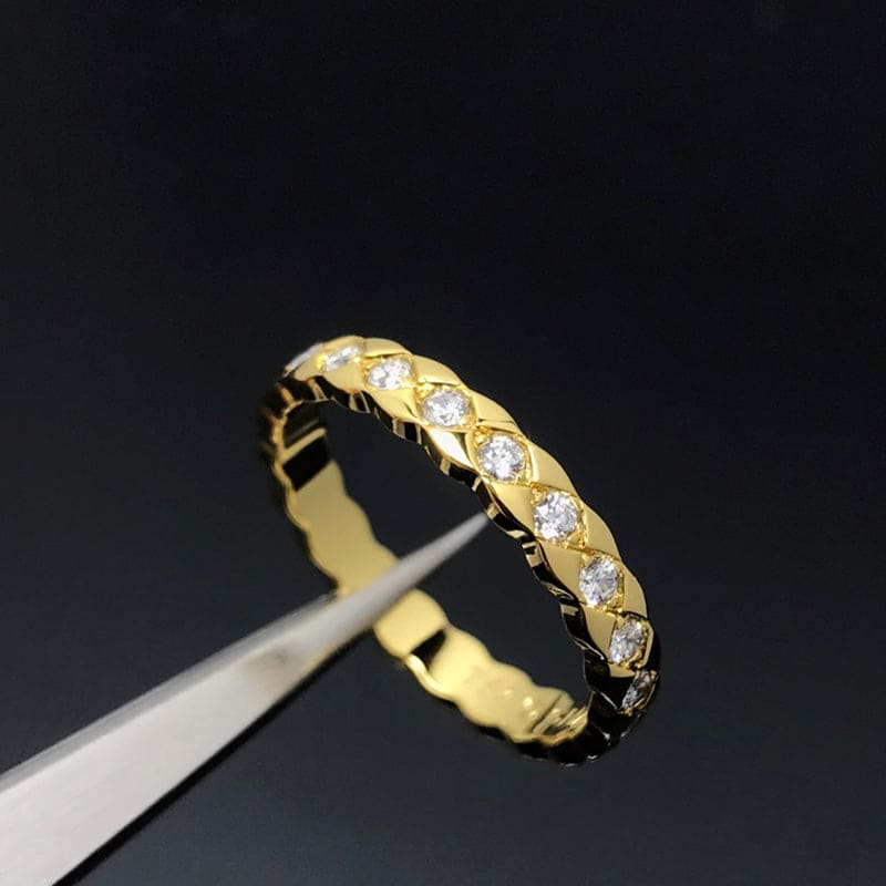 Chanel Coco Crush Mini Diamonds 18K Gold Ring product image 7, provided for visual reference and product detail review