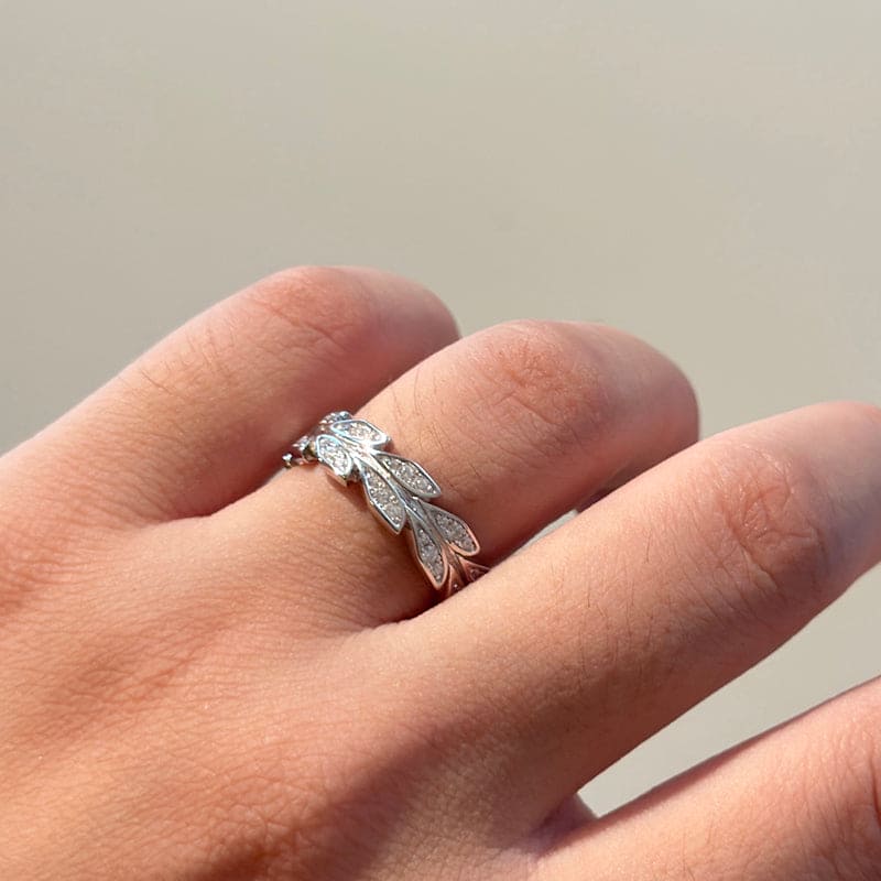 Victoria Vine 18K White Gold Ring product image 3, provided for visual reference and product detail review