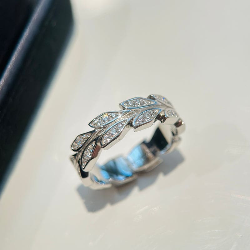 Victoria Vine 18K White Gold Ring product image 2, provided for visual reference and product detail review