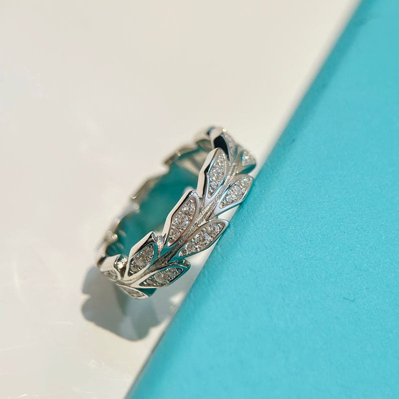 Victoria Vine 18K White Gold Ring product image 7, provided for visual reference and product detail review