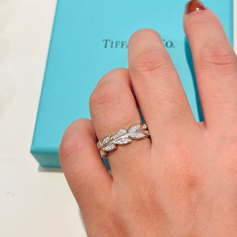 Victoria Vine 18K White Gold Ring product image 8, provided for visual reference and product detail review