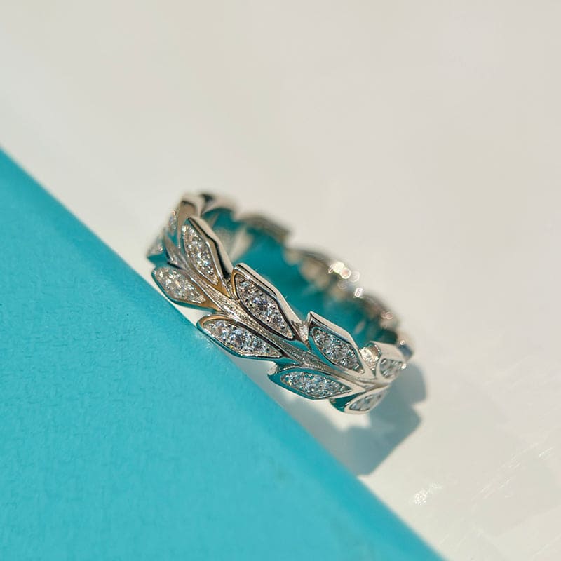 Victoria Vine 18K White Gold Ring product image 6, provided for visual reference and product detail review