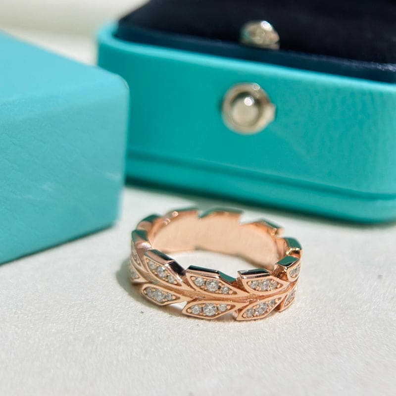 Tiffany Victoria Vine 18K Gold Ring product image 9, provided for visual reference and product detail review
