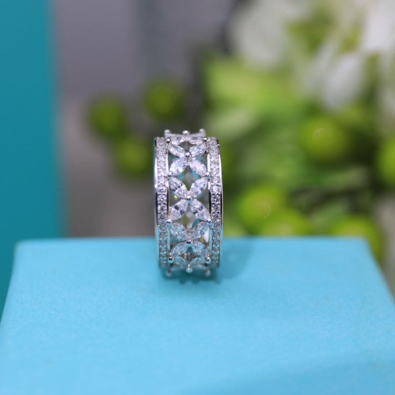 Tiffany Victoria 18K Gold Ring product image 2, provided for visual reference and product detail review