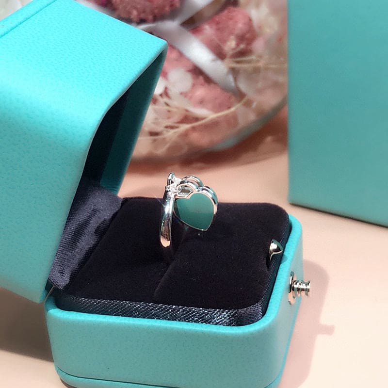 Tiffany Round & Heart Tag 18K Gold Ring product image 6, provided for visual reference and product detail review