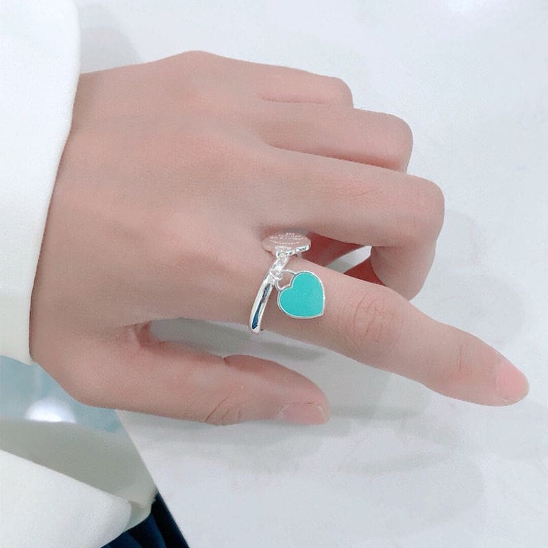 Tiffany Round & Heart Tag 18K Gold Ring product image 3, provided for visual reference and product detail review