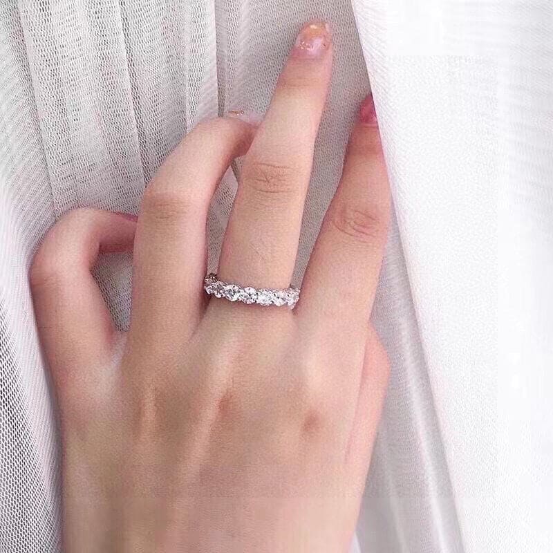 Tiffany Soleste Full Eternity 18K Gold Ring product image 8, provided for visual reference and product detail review